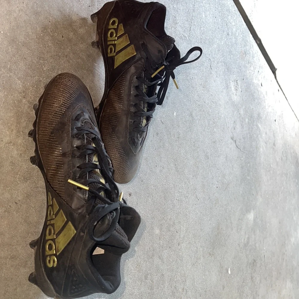 Mens 9.5 black and gold Adidas Freak Cleats 20